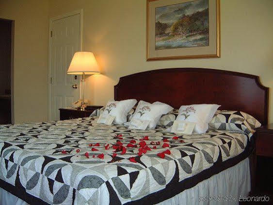 ماكيناو سيتي Bridgeview Motel الغرفة الصورة